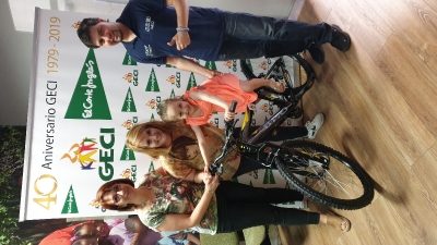 entrega regalos fiesta 40º aniversario warner_1